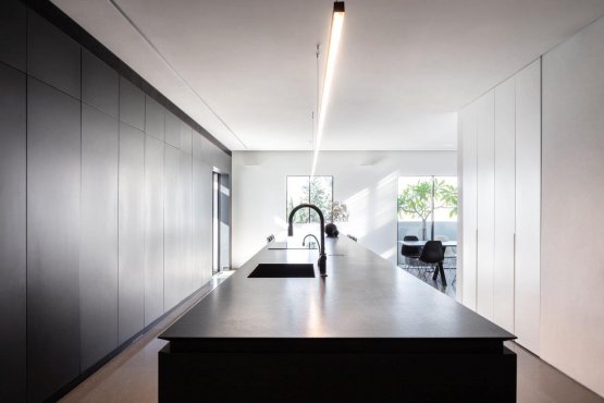 שם אדירכל: רז מלמד : עמית גורן 