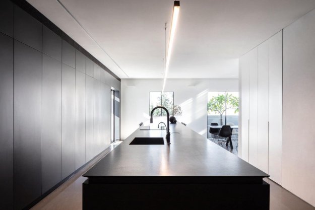 שם אדירכל: רז מלמד : עמית גורן