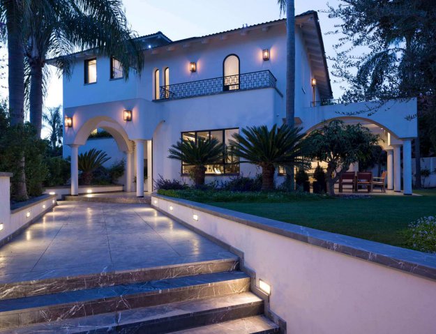 מדרגות אבן טבעית